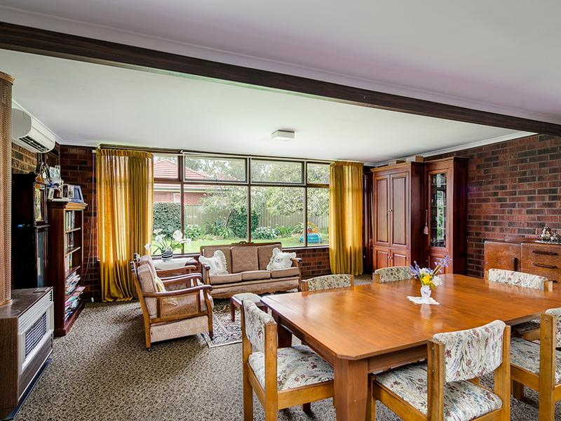 10 CHISHOLM AVENUE, Burnside Sold by Booth Real Estate - image 1