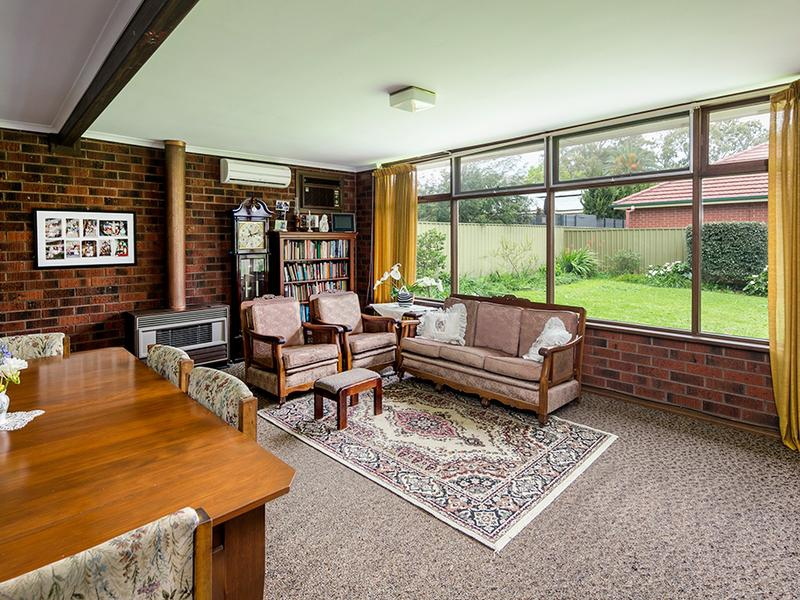 10 CHISHOLM AVENUE, Burnside Sold by Booth Real Estate - image 1