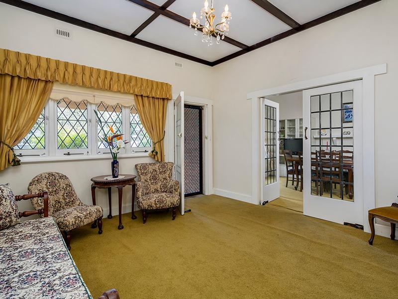 10 CHISHOLM AVENUE, Burnside Sold by Booth Real Estate - image 1