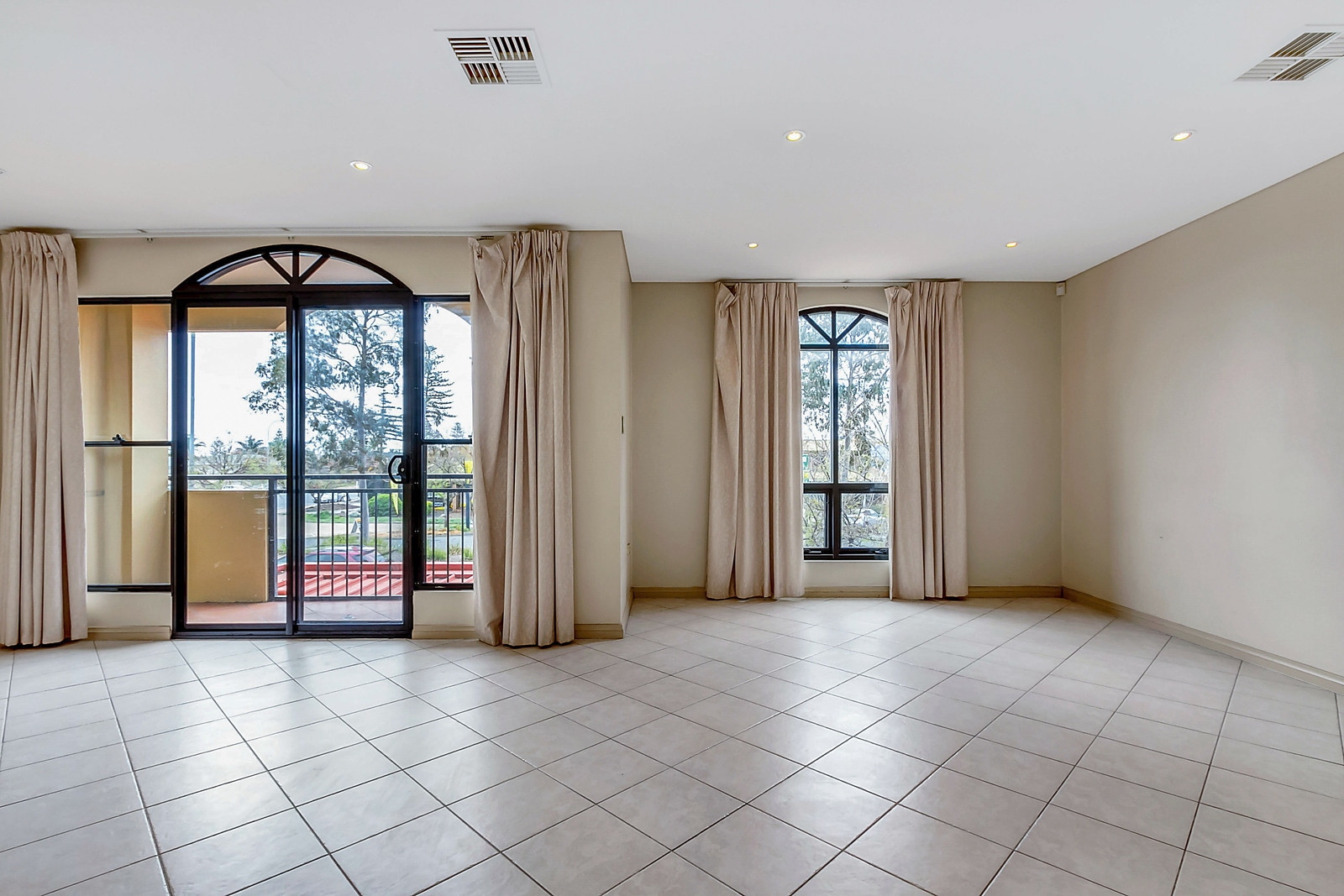 5/688 Anzac Highway, Glenelg Sold by Booth Real Estate - image 1