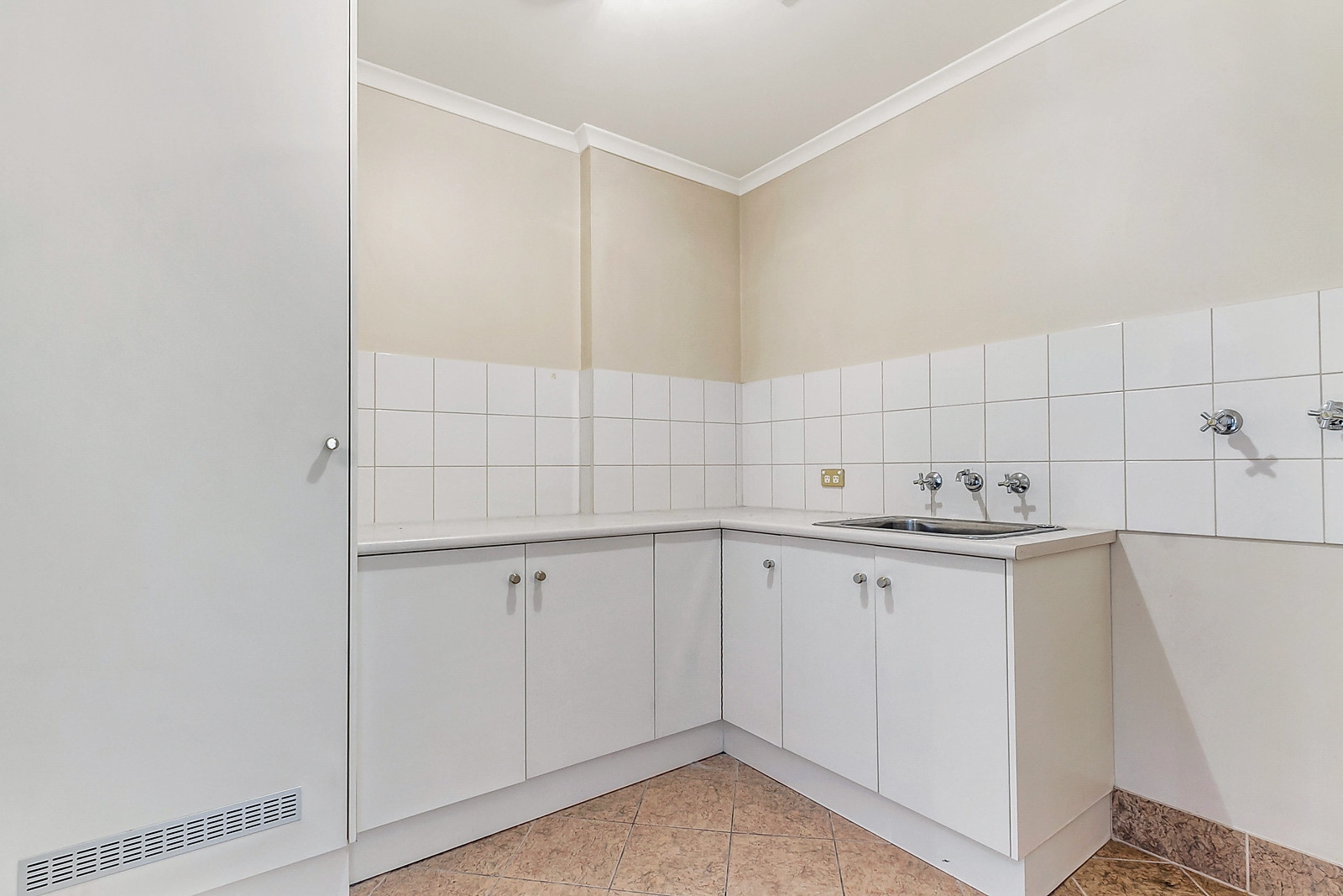 5/688 Anzac Highway, Glenelg Sold by Booth Real Estate - image 1