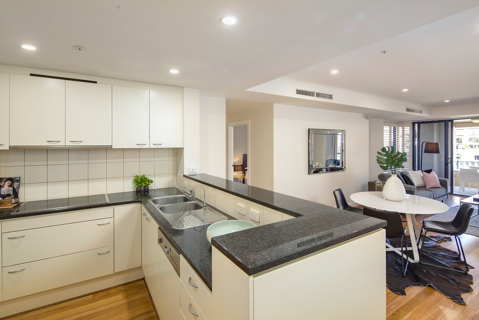 3/30 Colley Terrace, Glenelg Sold by Booth Real Estate - image 1