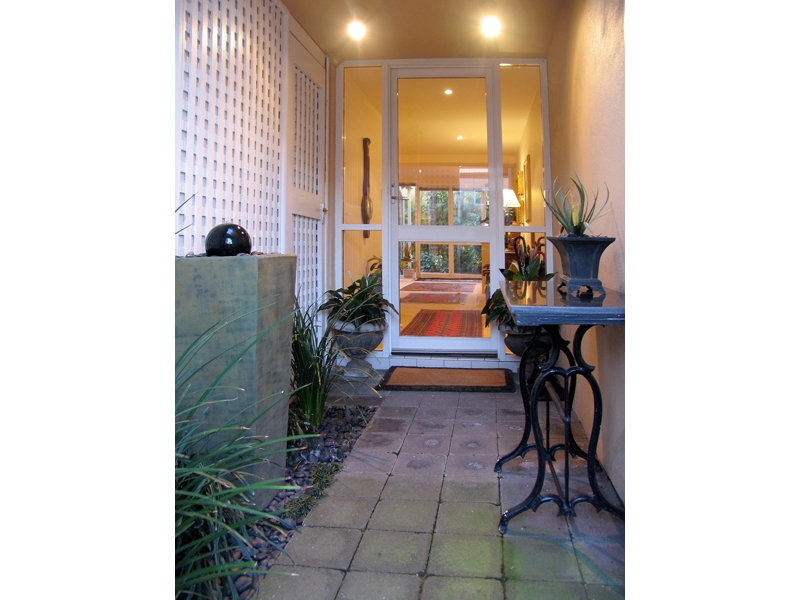 4/24 MacKinnon Parade, North Adelaide Sold by Booth Real Estate - image 1