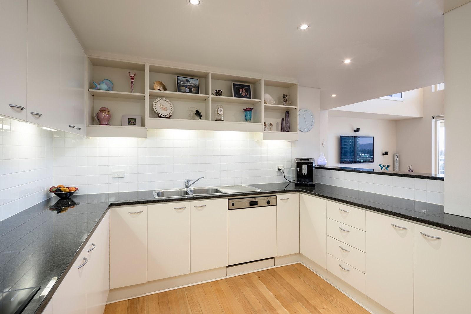 47/5 Holdfast Promenade, Glenelg Sold by Booth Real Estate - image 1