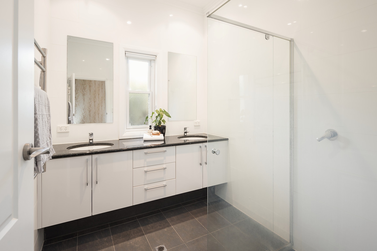 32 King George Avenue, Brighton Sold by Booth Real Estate - image 1