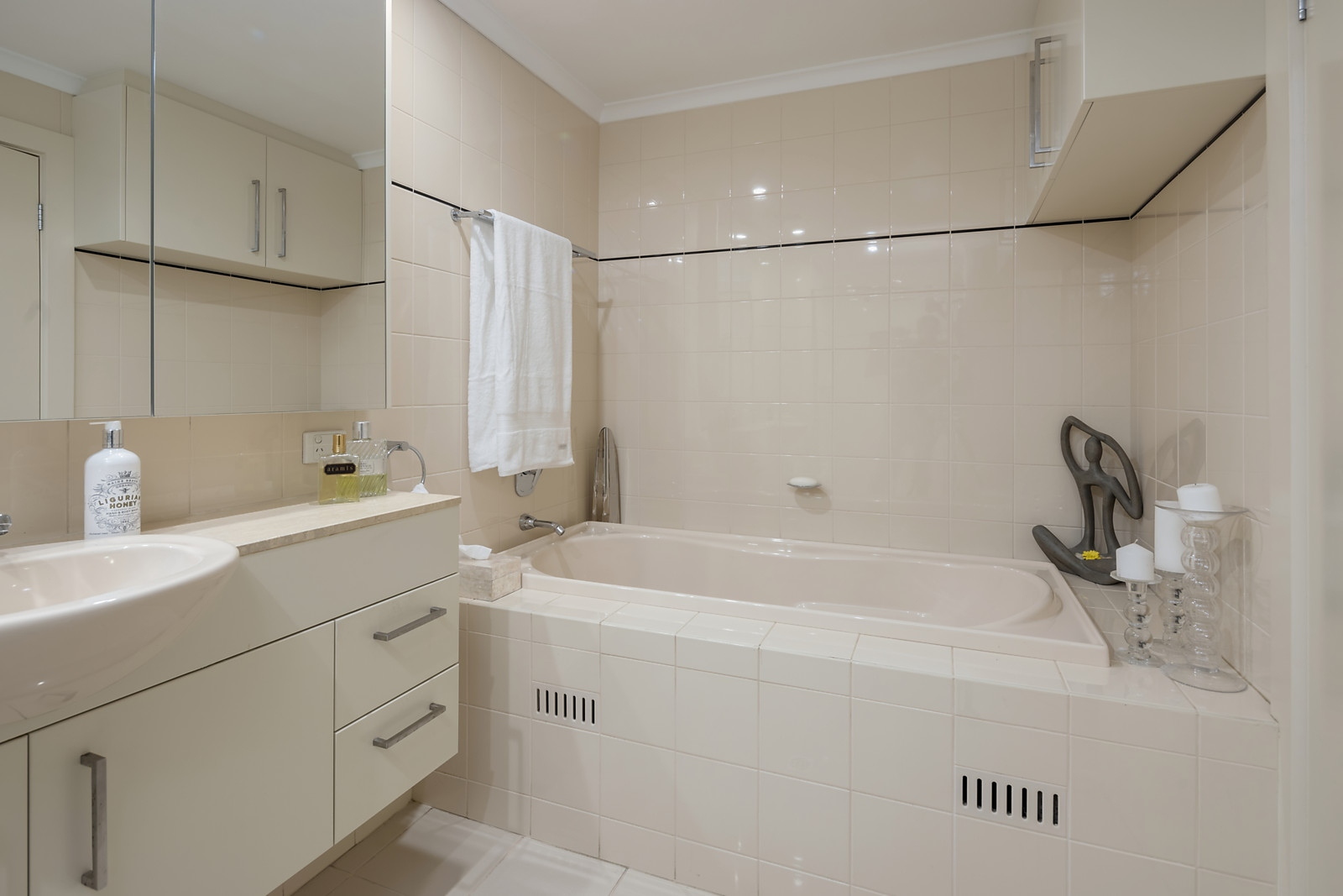 24/31 Colley Terrace, Glenelg Sold by Booth Real Estate - image 1