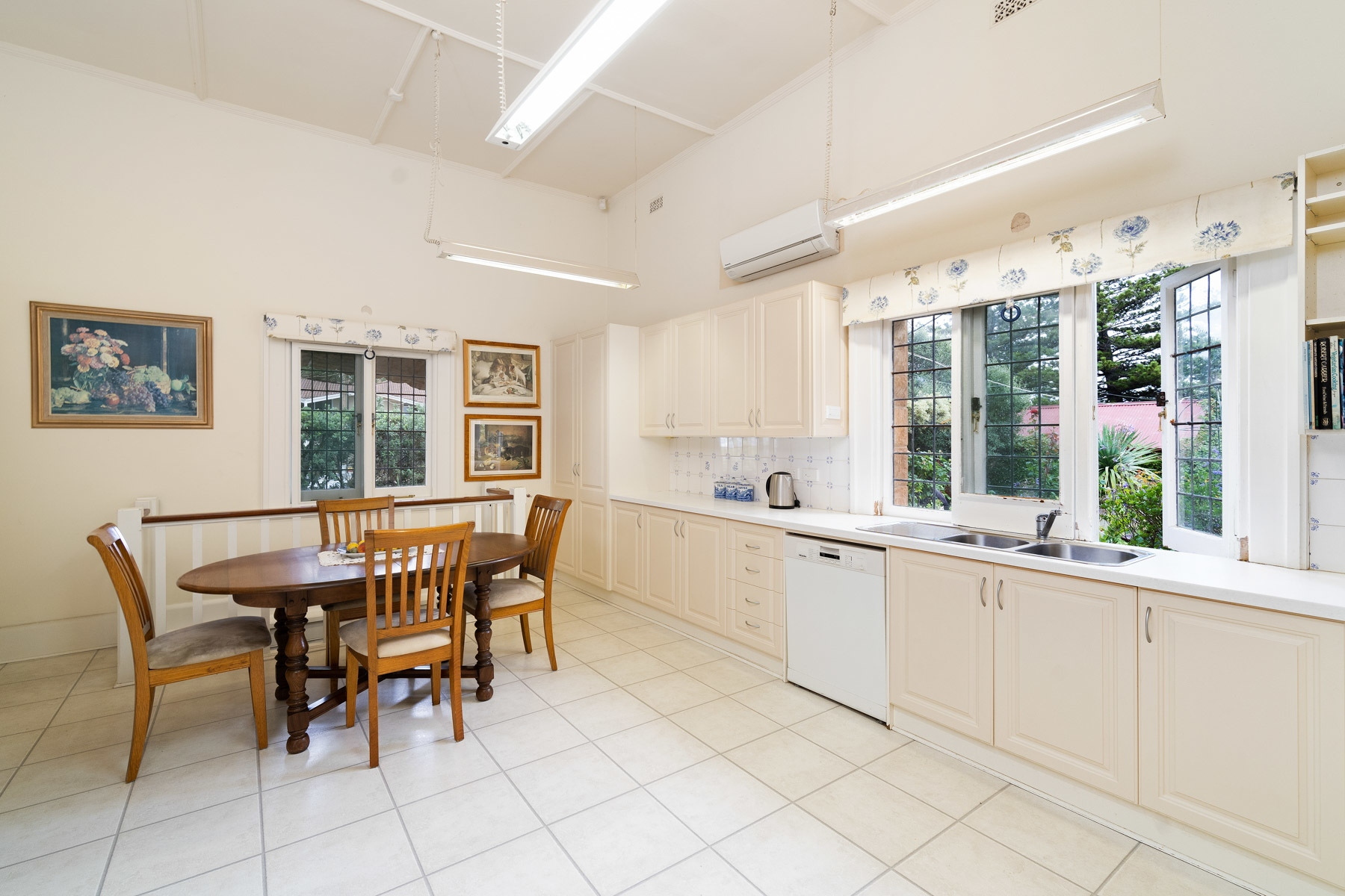 36 South Esplanade, Glenelg South Sold by Booth Real Estate - image 1