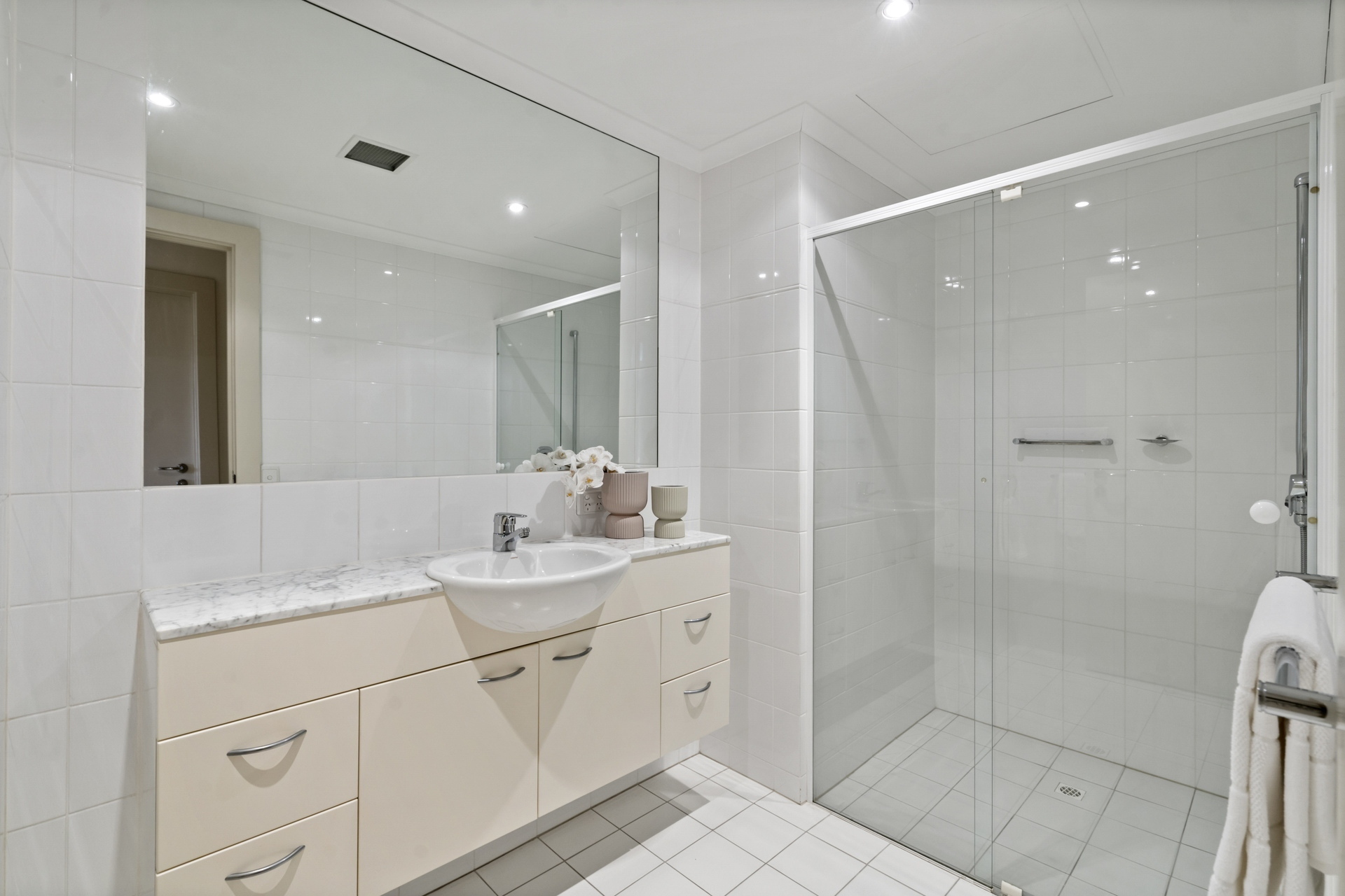 40/5 Holdfast Promenade, Glenelg Sold by Booth Real Estate - image 1
